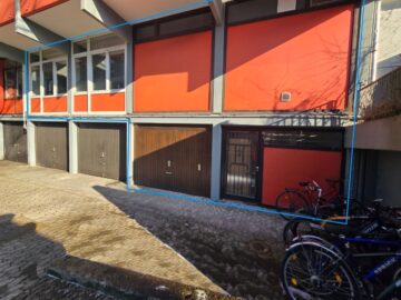 Große Ladeneinheit inkl. Lagerräumen in Baldham - Garage und Eingang Rückseite