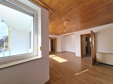 Sonnige 3-Zimmer-Wohnung im 2. OG in Markt Schwaben - Großes sonniges Wohnzimmer