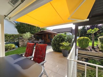 Elegante Doppelhaushälfte mit Einliegerwohnung und Doppelgarage - Terrasse