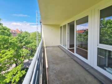 Helle 3-Zimmer-Wohnung mit 2 Balkonen und U-Bahn Nähe in Sendling - Großer Westbalkon mit schöner Aussicht